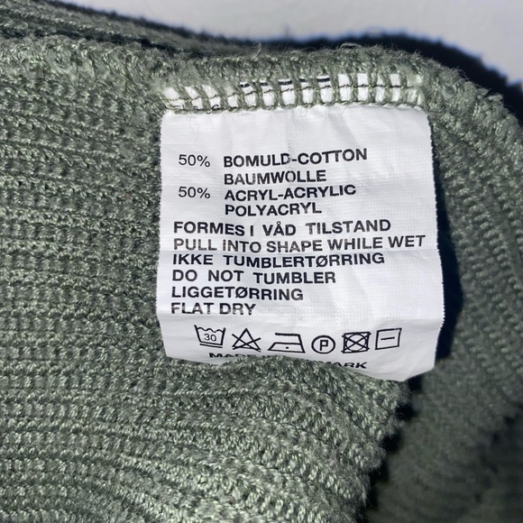 Elegant Olive Gemstone Zipper Turtleneck Sweater - Picture 7 of 7